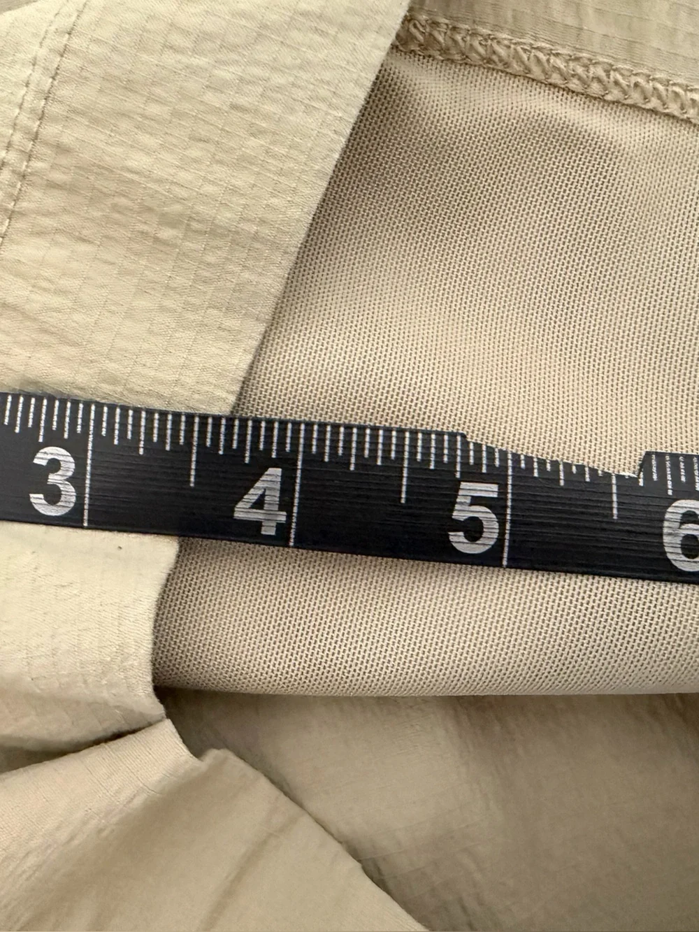 Athleta Trekkie North 3.5” Shorts Khaki Zip Pockets Pull On Granola Women’s 6